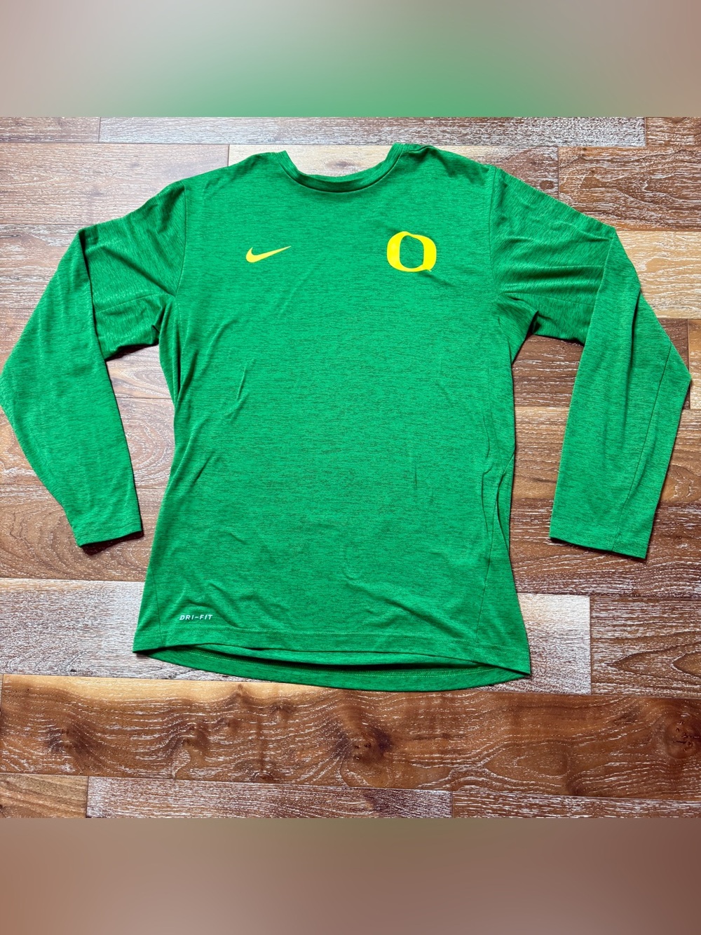 Nike Oregon Ducks Green Long Sleeve Dri-FIT Shirt / Size Medium